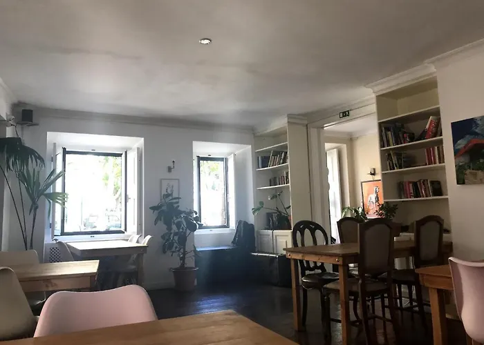 Oasis Backpackers' Hostel Lisbon Cowork&Coliving